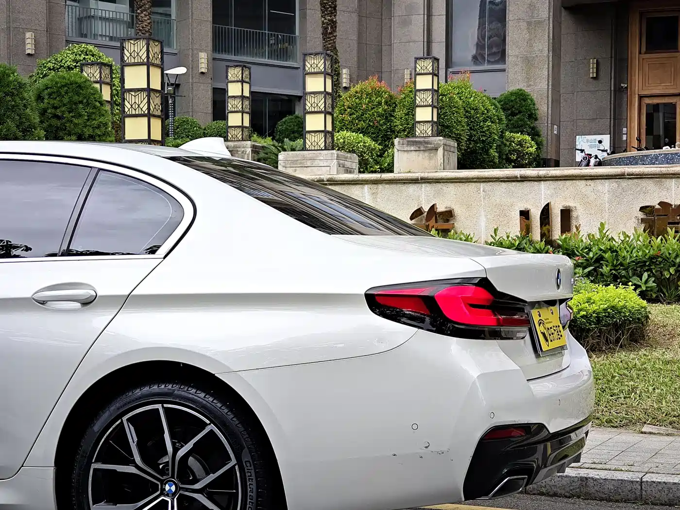 BMW 5 Series 2023 530Li Premium M Sport Package фото 21