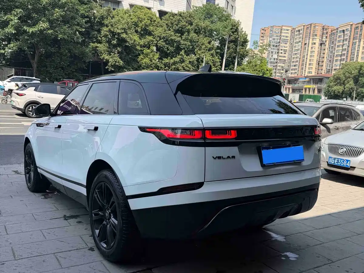 Land Rover Range Rover Velar 2023 250PS Gloss Black Collector's Edition фото 12