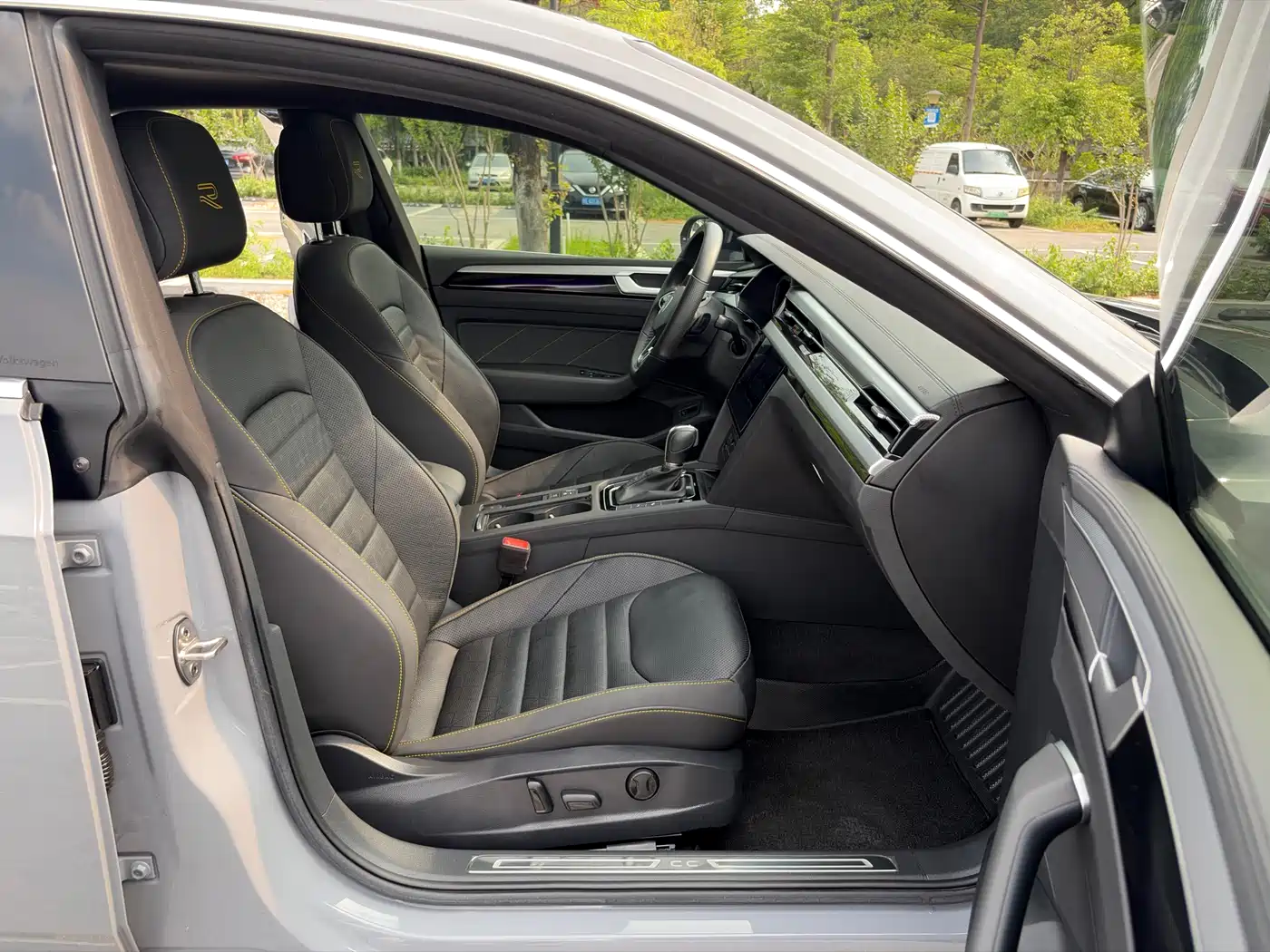 Volkswagen FAW-Volkswagen CC 2023 380TSI Eye-catching Edition фото 12