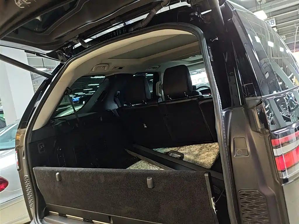 Land Rover Discovery 2019 3.0 SC V6 HSE фото 19