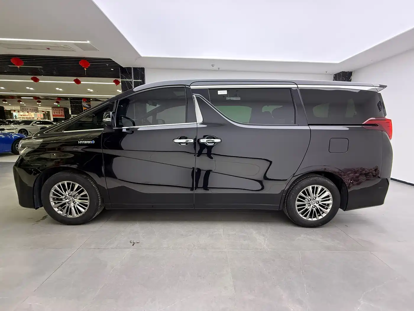 Toyota Alphard 2021 Hybrid 2.5L Premium фото 5