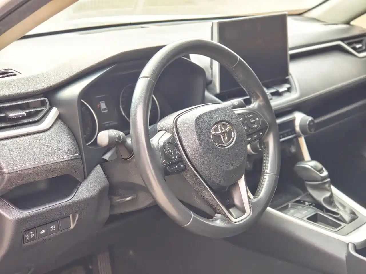 Toyota Wildlander 2022 2.0L CVT FWD Luxury PLUS Edition фото 6
