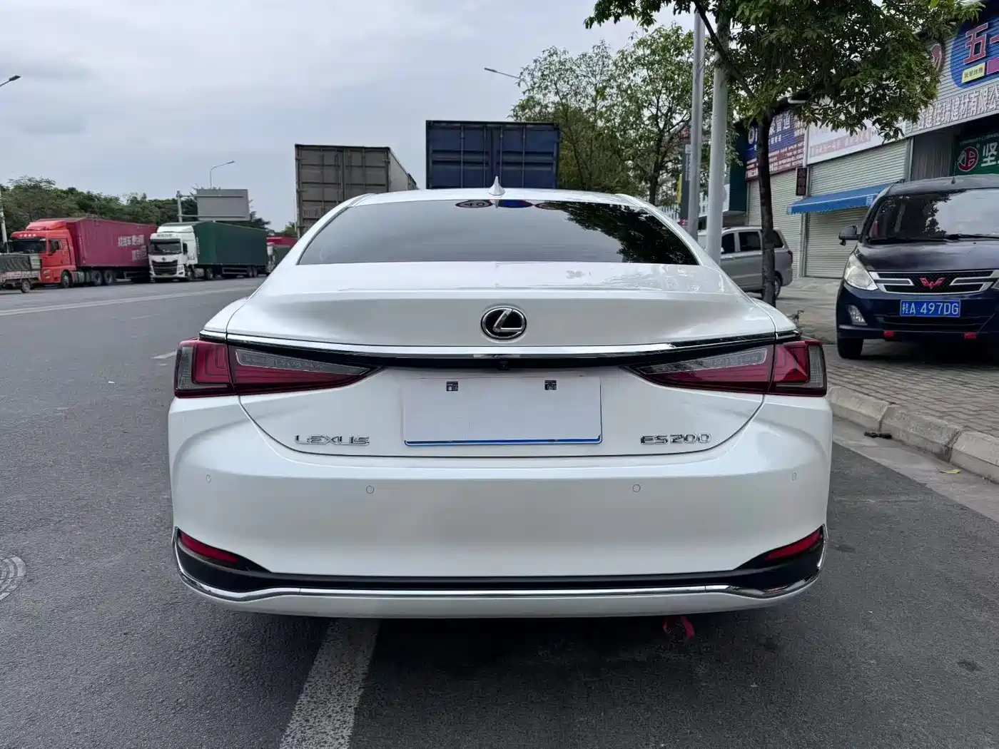 Lexus ES 2023 200 Excellence Edition фото 9