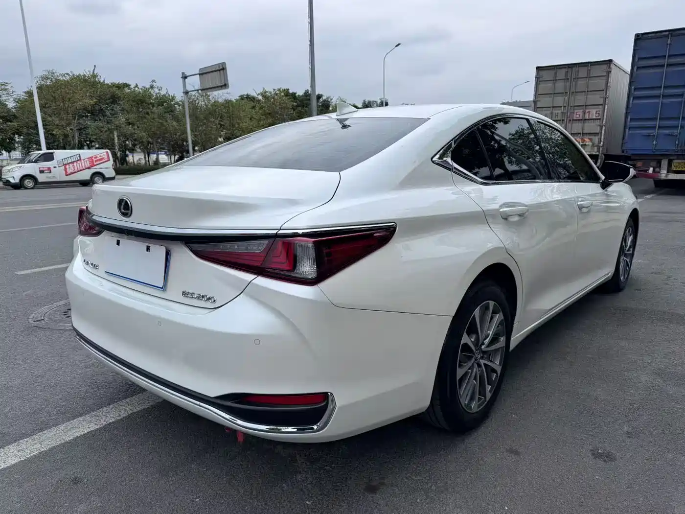 Lexus ES 2023 200 Excellence Edition фото 8