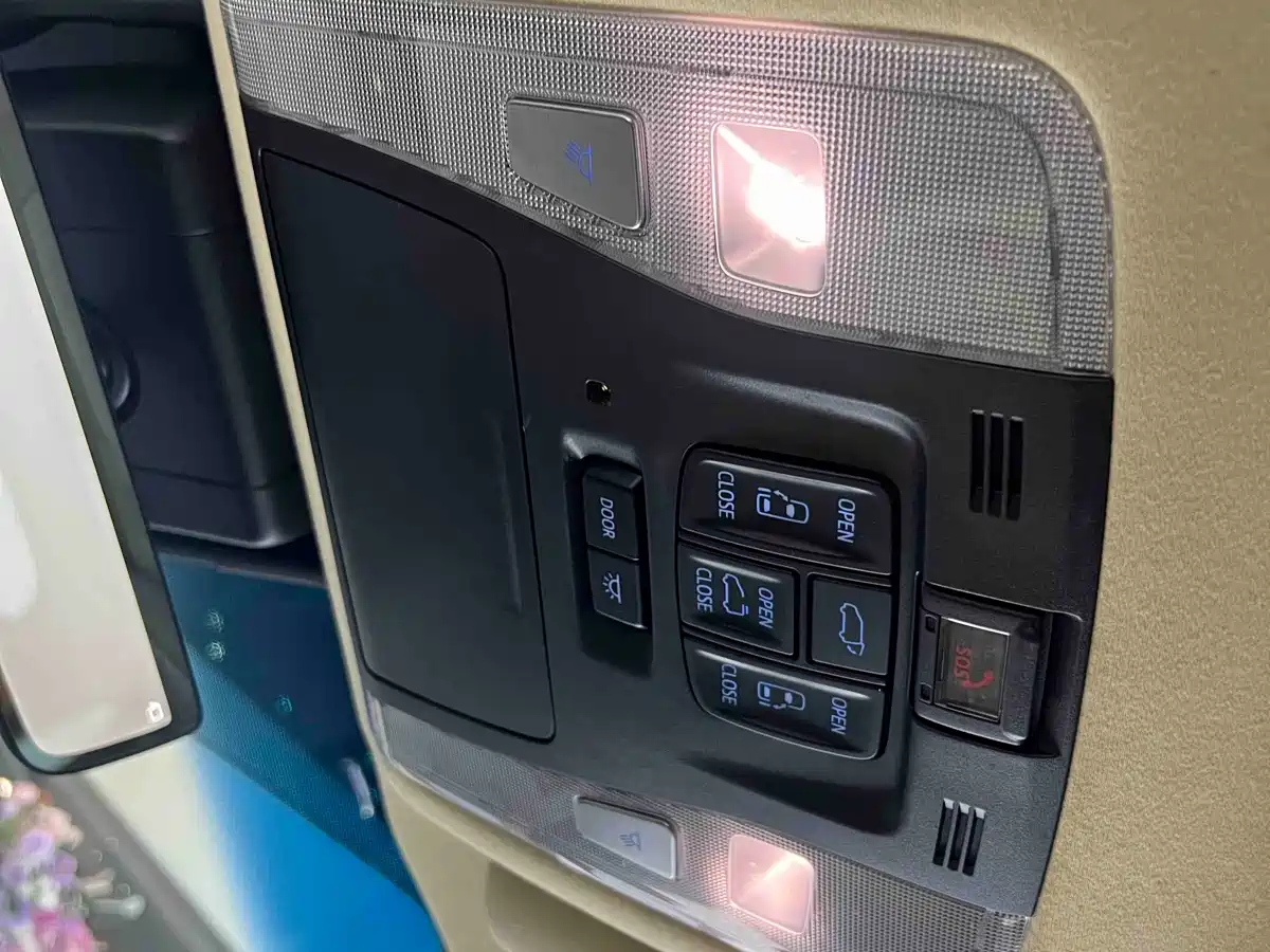 Toyota Alphard 2021 Hybrid 2.5L Luxury фото 18