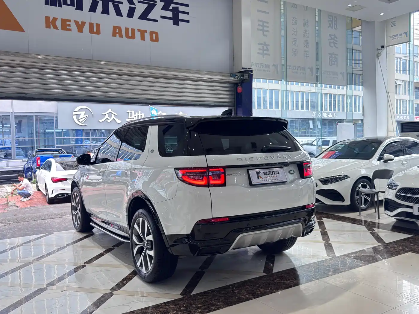 Land Rover Discovery Sport 2024 Luxury Custom Edition фото 14