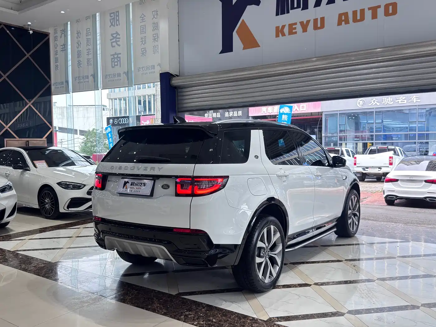 Land Rover Discovery Sport 2024 Luxury Custom Edition фото 16