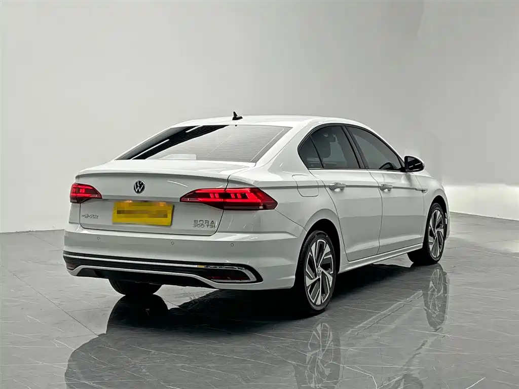 Volkswagen Bora 2023 300TSI DSG Premium Edition фото 6