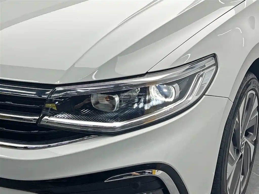 Volkswagen Bora 2023 300TSI DSG Premium Edition фото 9