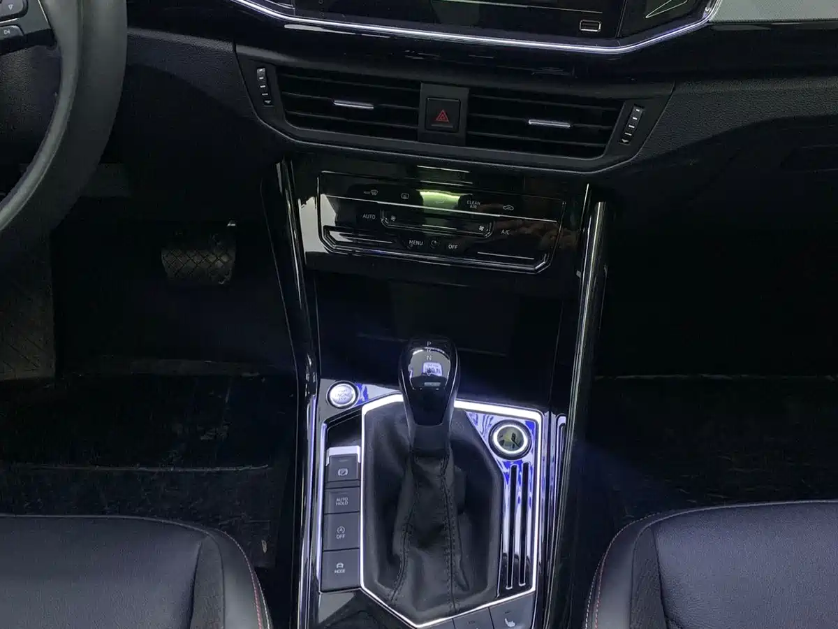 Volkswagen Tayron 2022 280TSI 2WD Luxury Smart Connect Edition фото 14