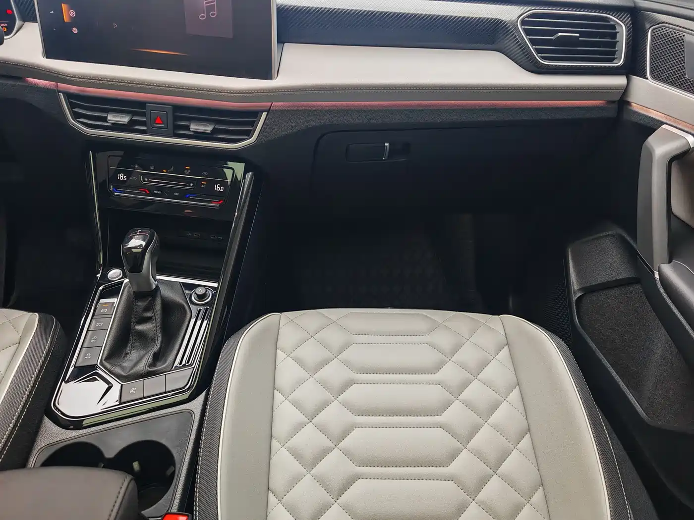 Volkswagen Tayron 2024 300TSI 2WD Luxury Plus Advanced фото 17