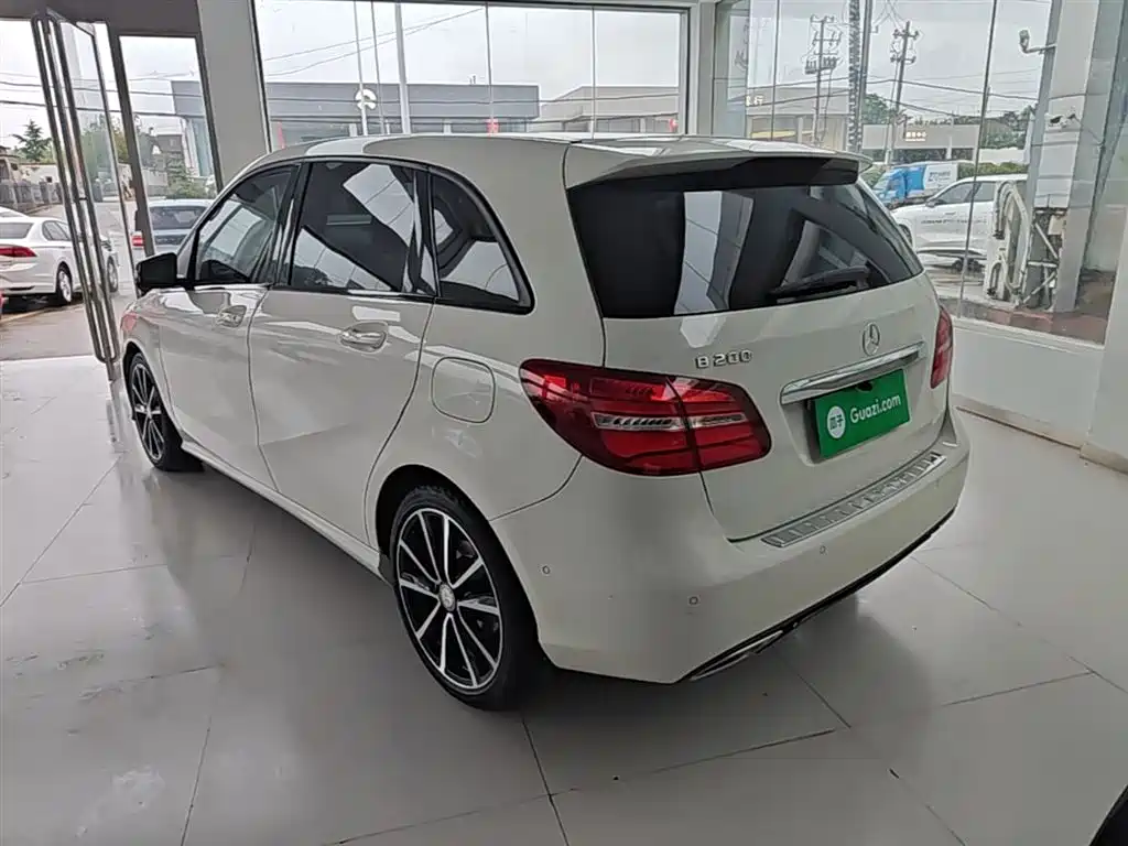 Mercedes-Benz B-Class 2015 B 200 Luxury фото 5