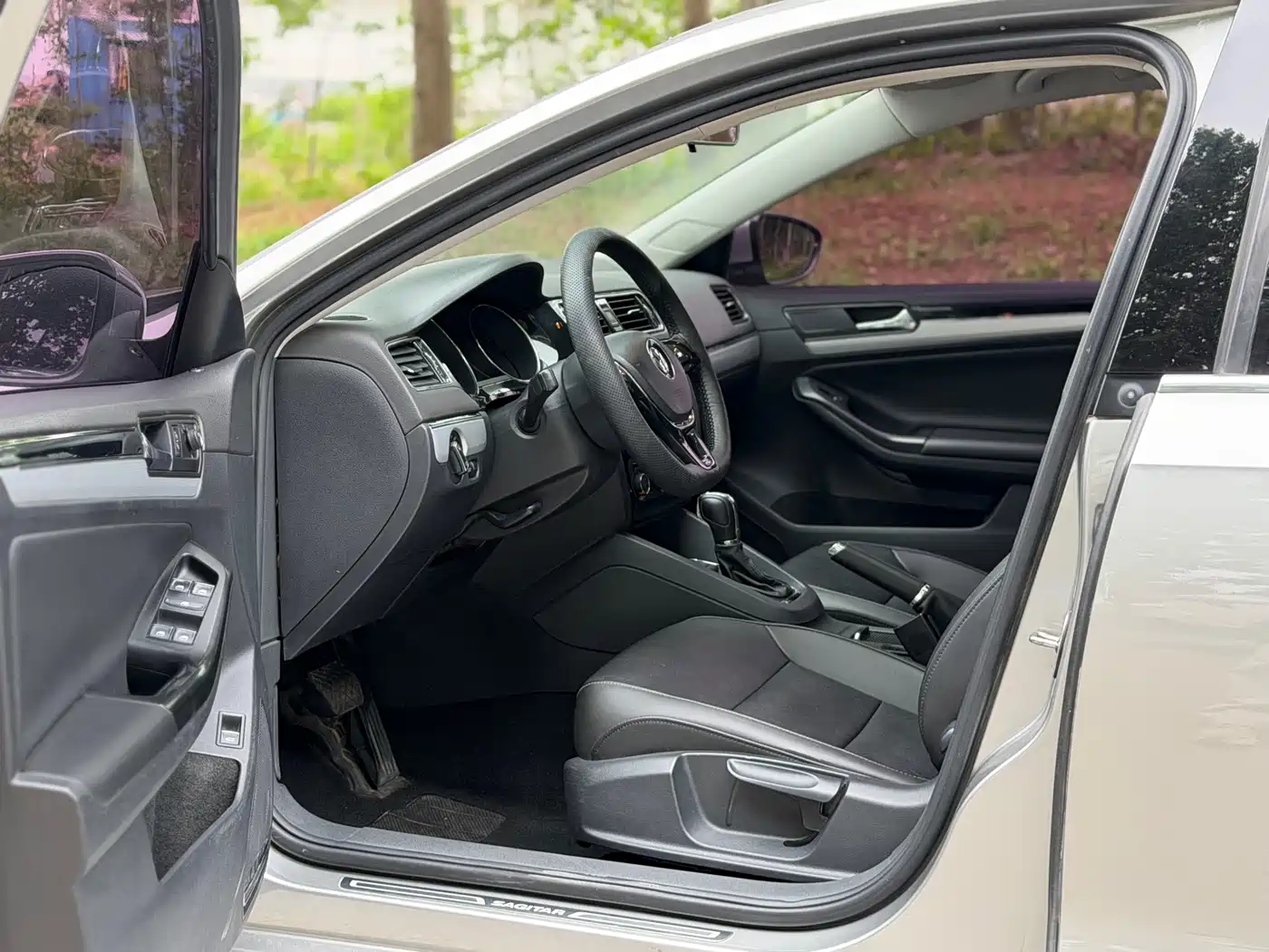Volkswagen Sagitar 2018 280TSI DSG Spark Edition фото 8