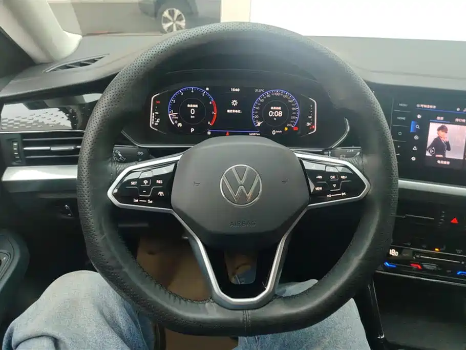 Volkswagen Passat 2023 330TSI Luxury Edition фото 15