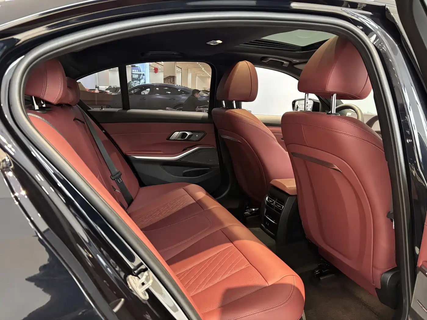 BMW 3 Series 2023 325i M Sport Black Night Package фото 23
