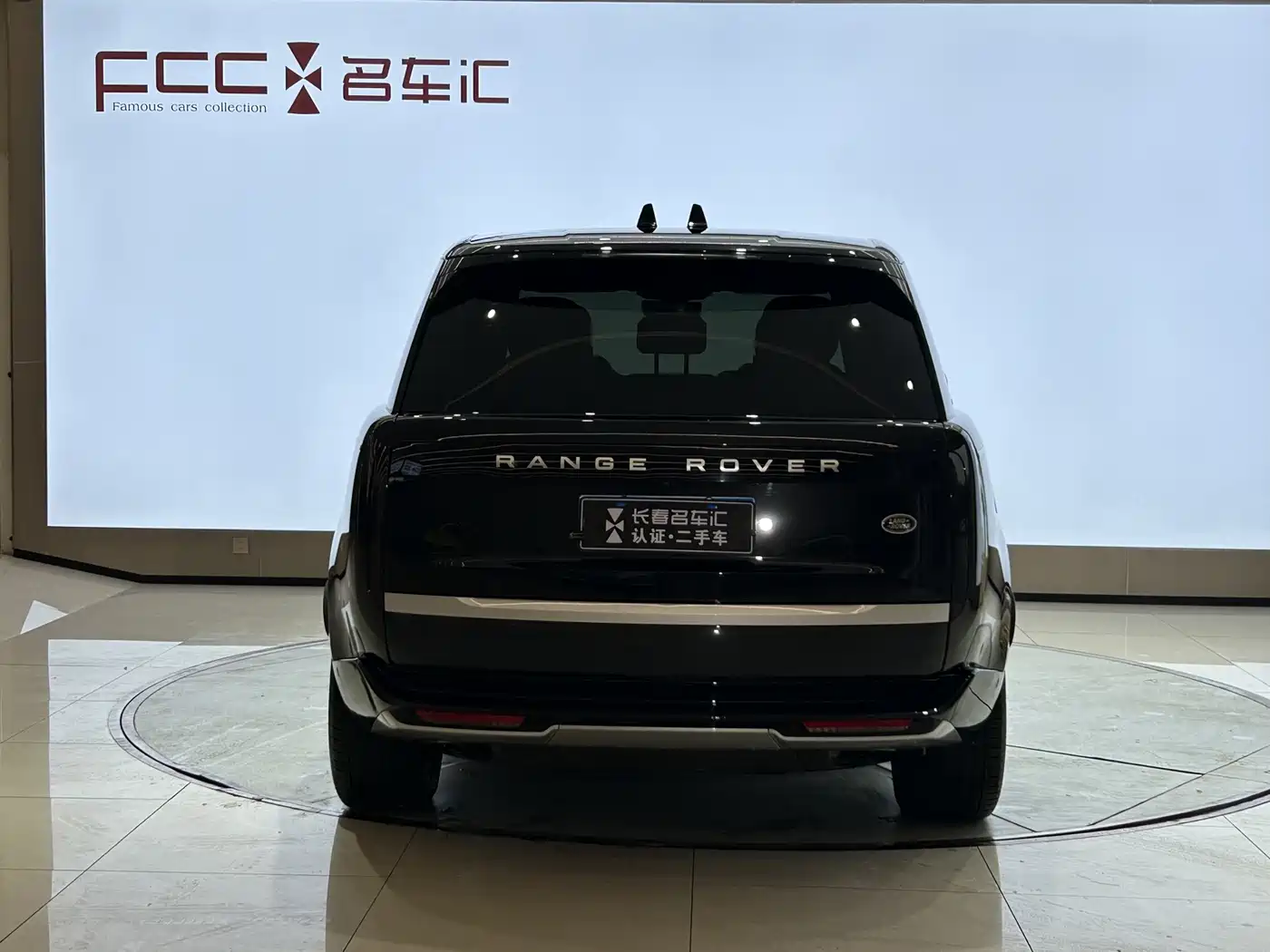 Land Rover Range Rover 2023 3.0 L6 400PS Genesis Extended Version фото 6