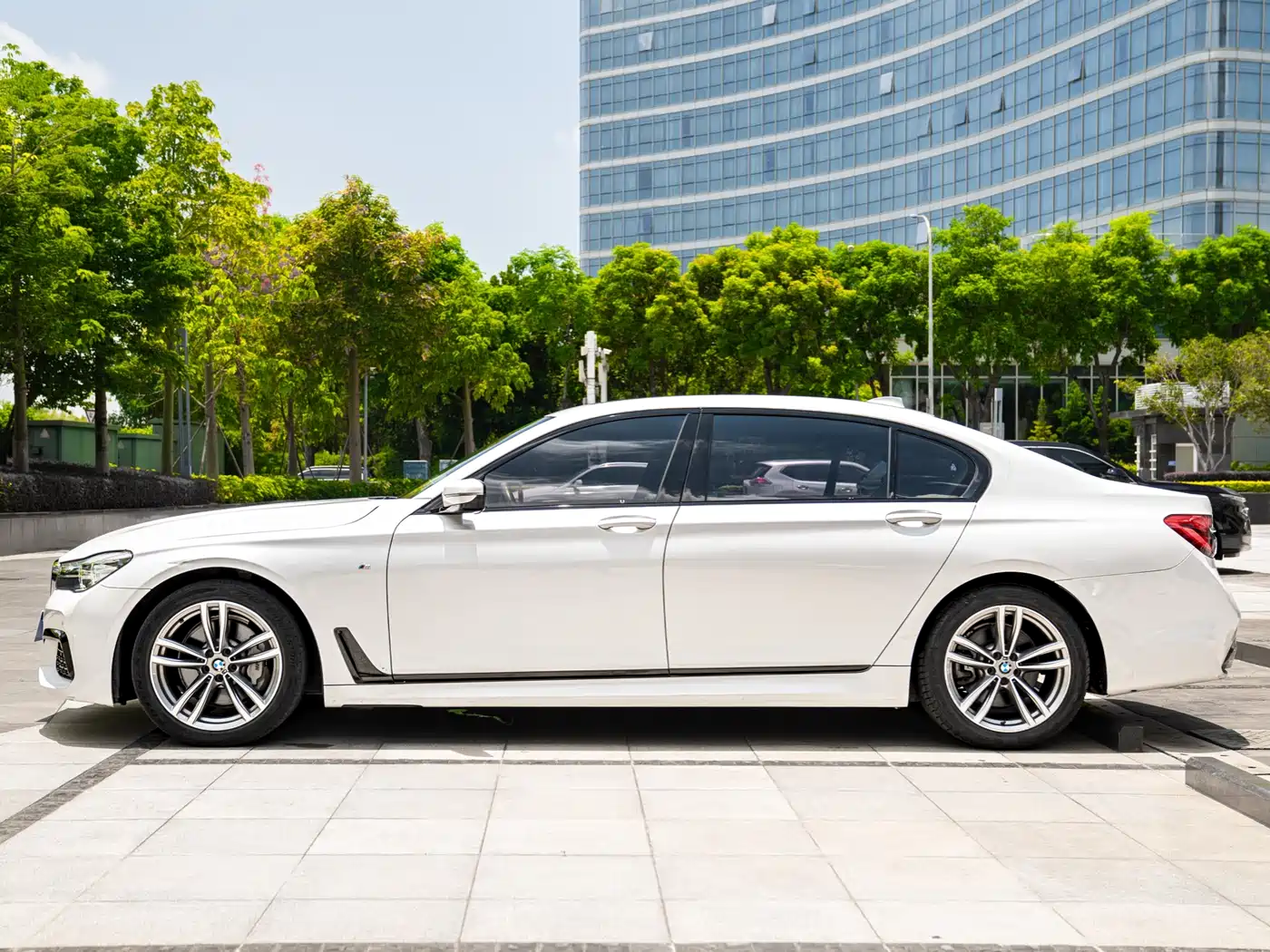 BMW 7 Series 2018 730Li Leading Type M Sport Package фото 4