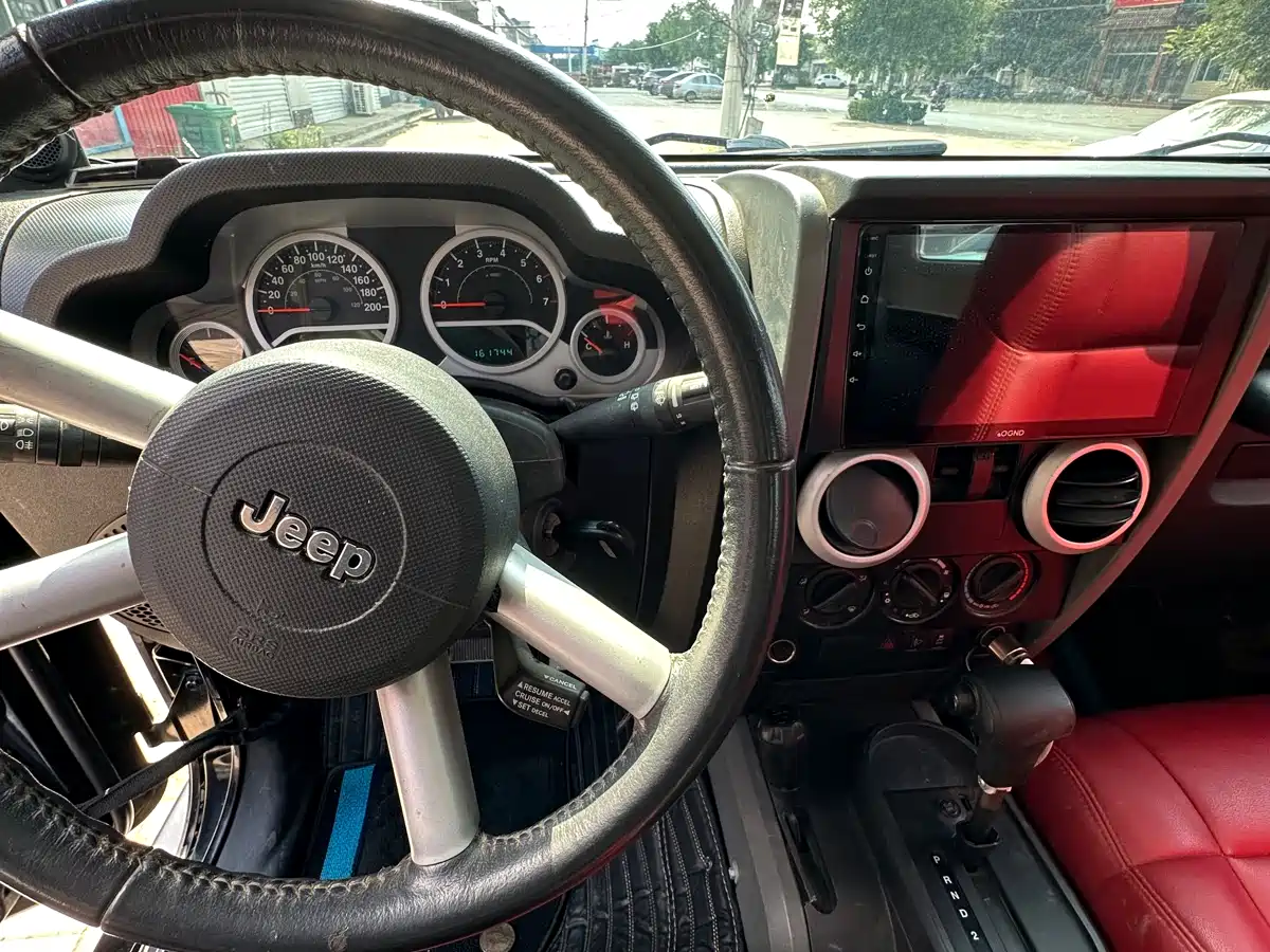 Photo 6 - Jeep Wrangler