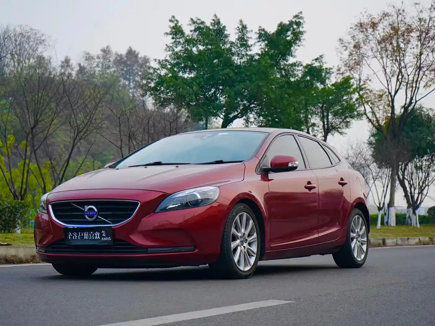 Фото 1 - Volvo V40
