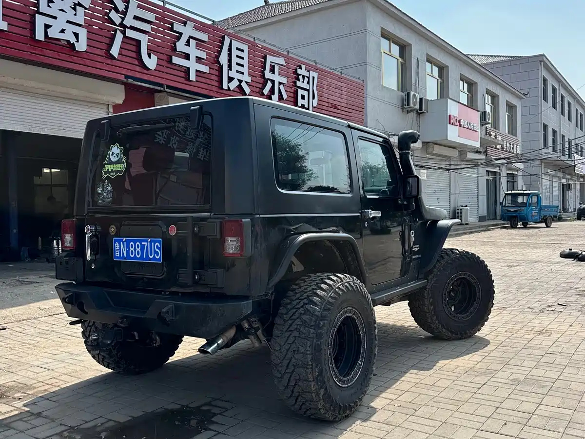 Photo 4 - Jeep Wrangler