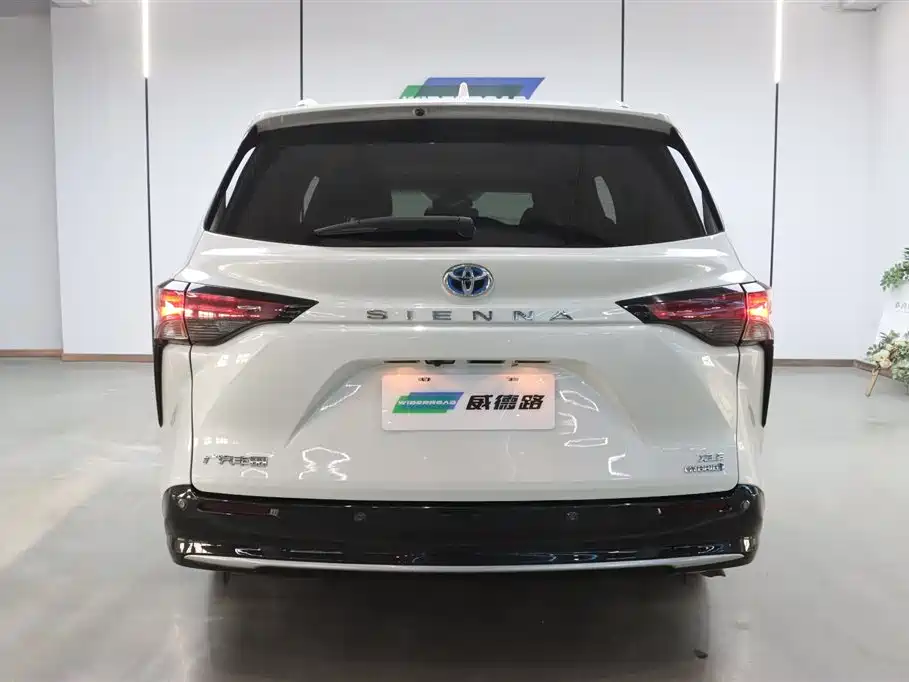 Toyota Sienna 2021 2.5L Hybrid Luxury Edition фото 10