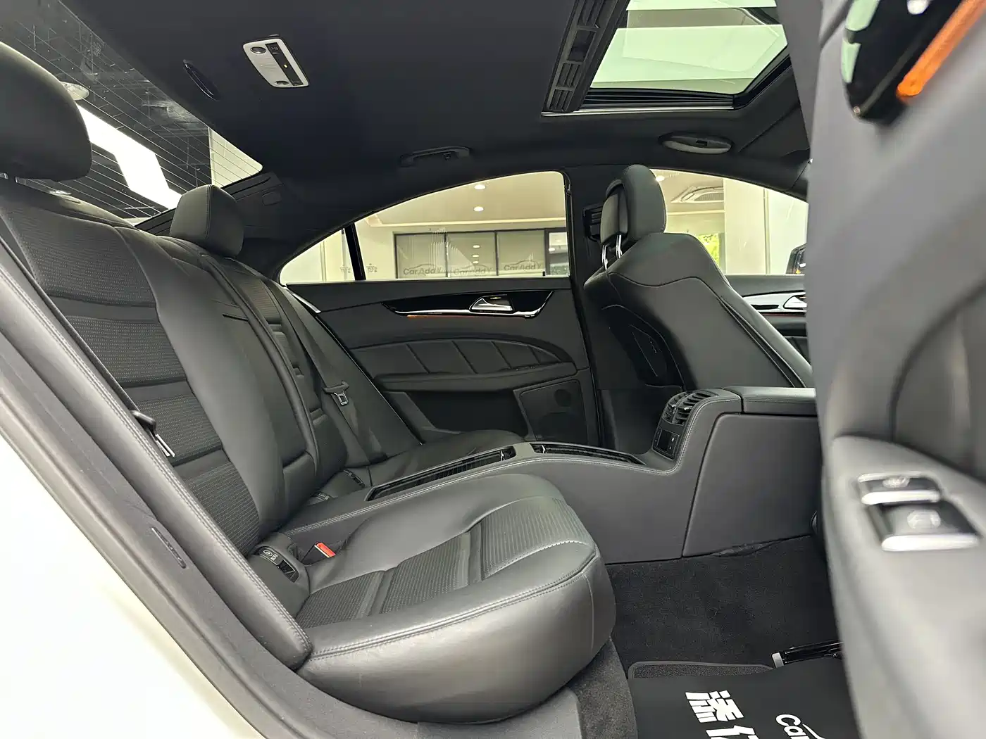 Mercedes-Benz CLS AMG 2015 AMG CLS 63 4MATIC фото 18