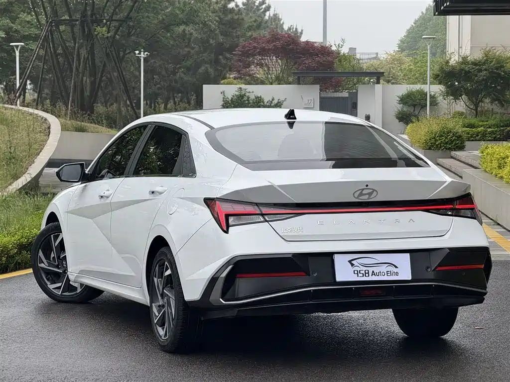 Hyundai Elantra 2023 Model 1.5L CVT LUX Premium Edition фото 5