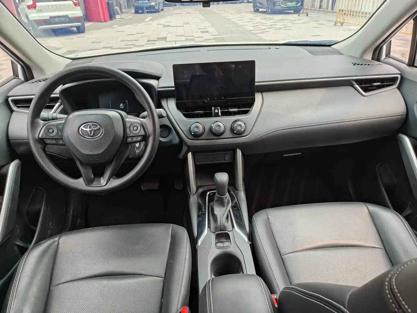 Toyota Corolla Cross 2024 Model 2.0L Pioneer Edition фото 17