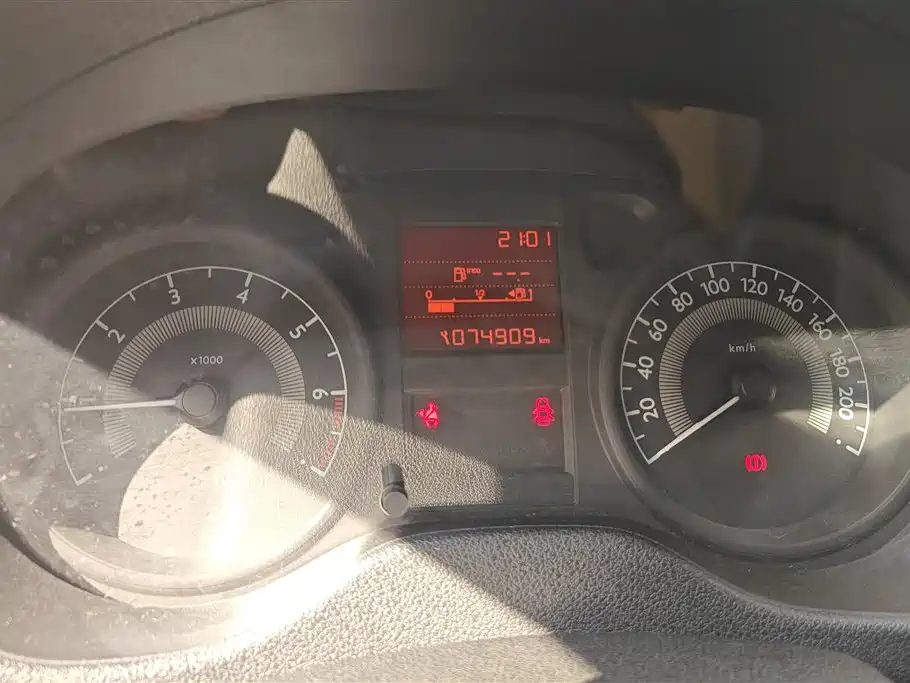 Peugeot 301 2014 1.6L Manual Comfort Edition фото 14