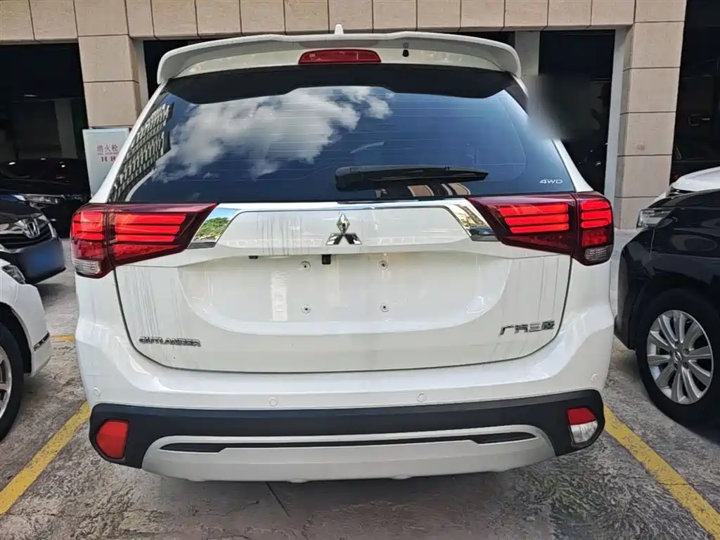 MITSUBISHI OUTLANDER