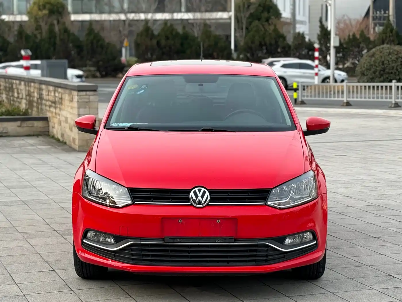VOLKSWAGEN POLO