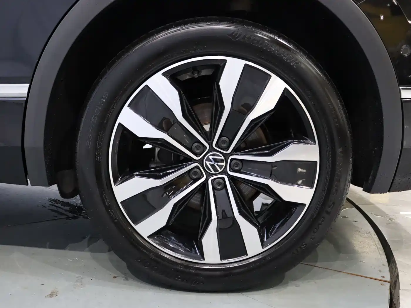 Volkswagen Tiguan L 2022 330TSI Auto 2WD R-Line Premium Edition фото 18