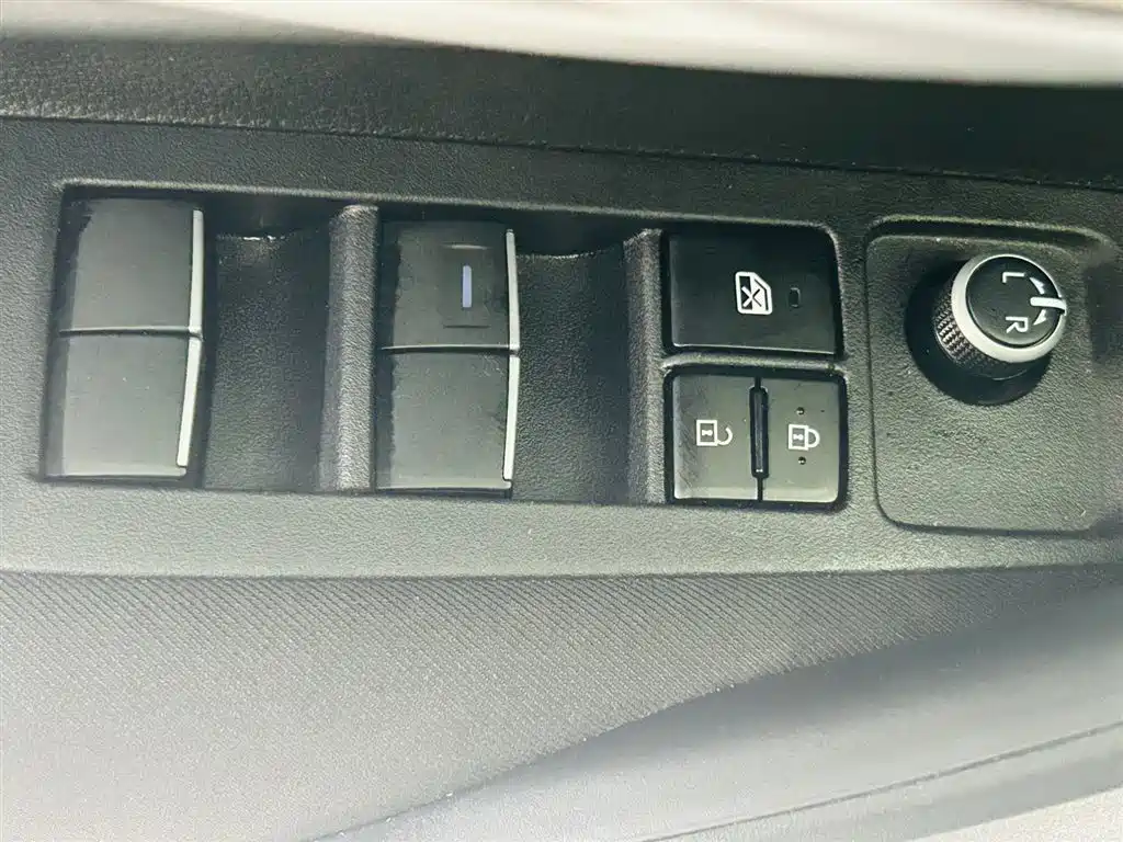 Toyota Levin 2023 Smart Hybrid 1.8L Luxury фото 18