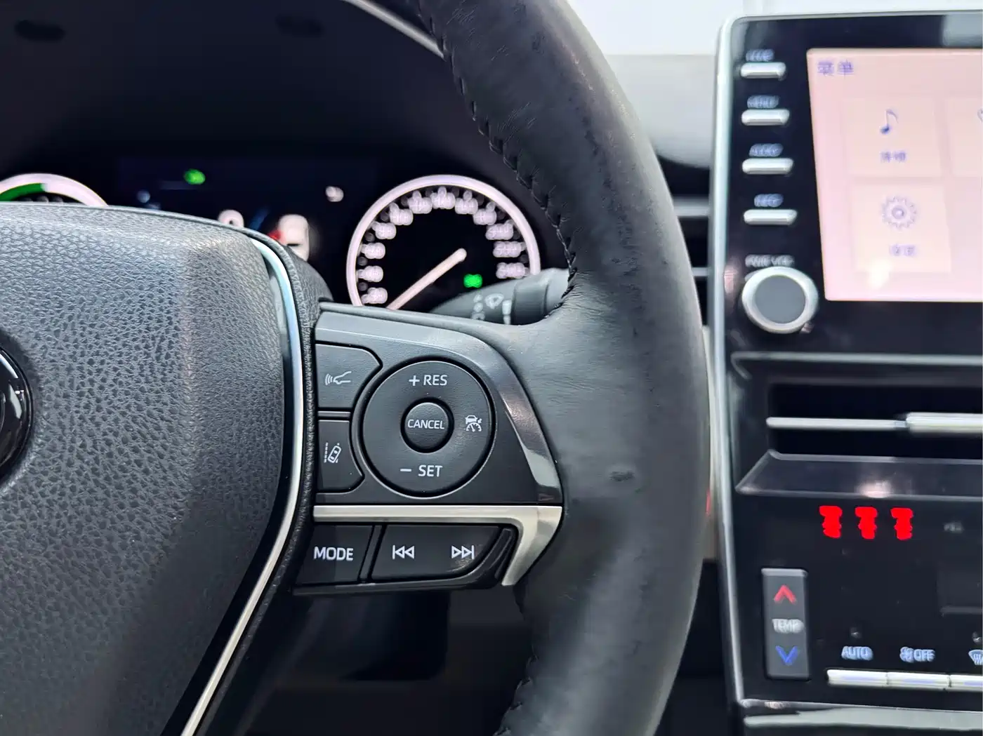 Toyota Avalon 2019 Hybrid 2.5L Luxury Edition China VI фото 16
