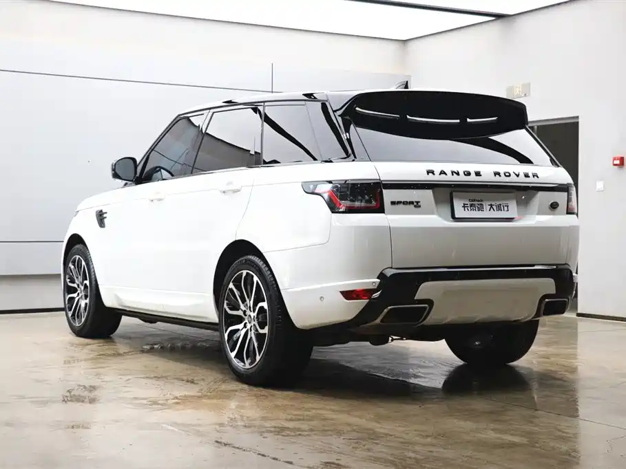Land Rover Range Rover Sport 2021 3.0 L6 Gloss Black Edition фото 34