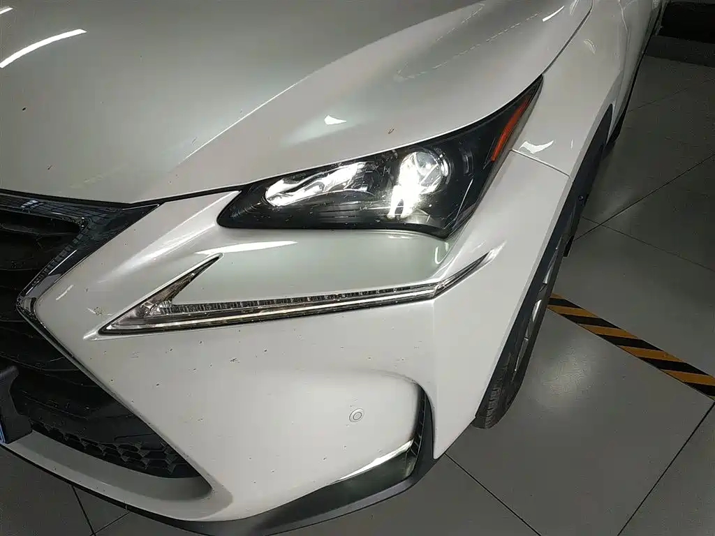 Lexus NX 2016 200 AWD F Sport фото 18