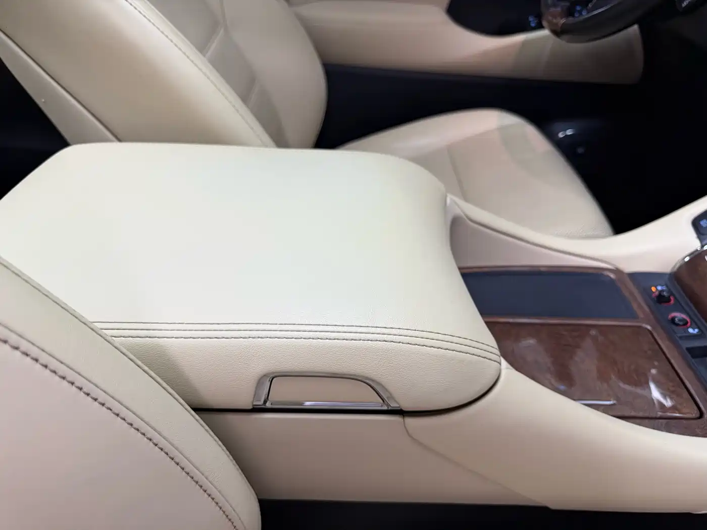 Toyota Alphard 2018 3.5L Premium фото 32