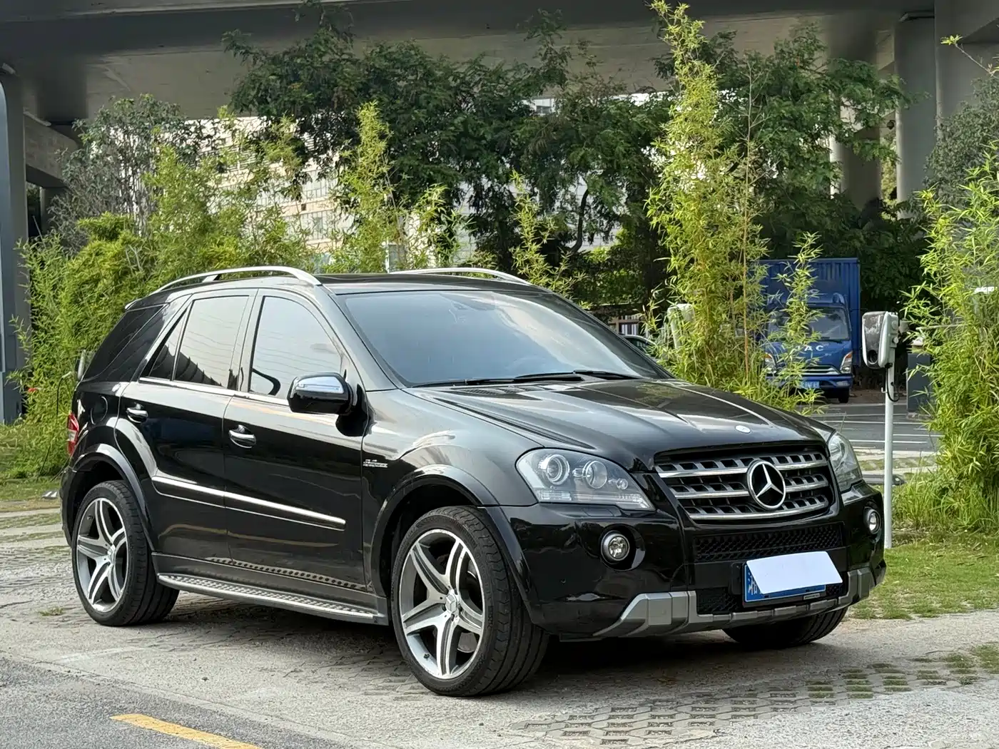 Mercedes-Benz M-Class AMG 2011 AMG ML 63 фото 5