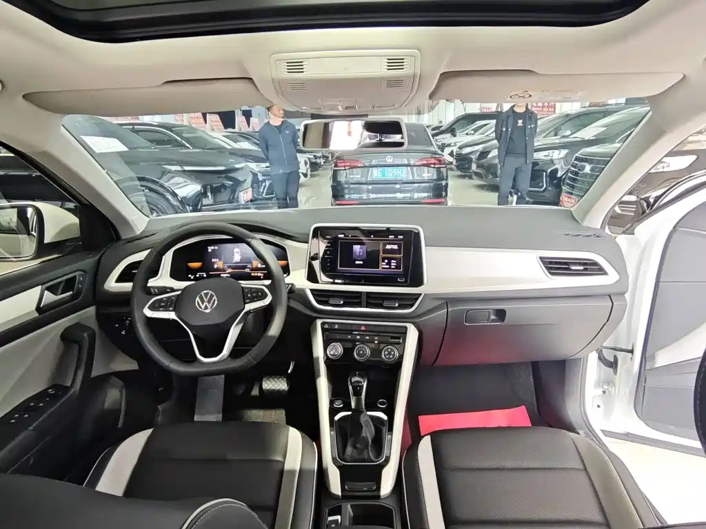 صورة 13 - Volkswagen T-ROC