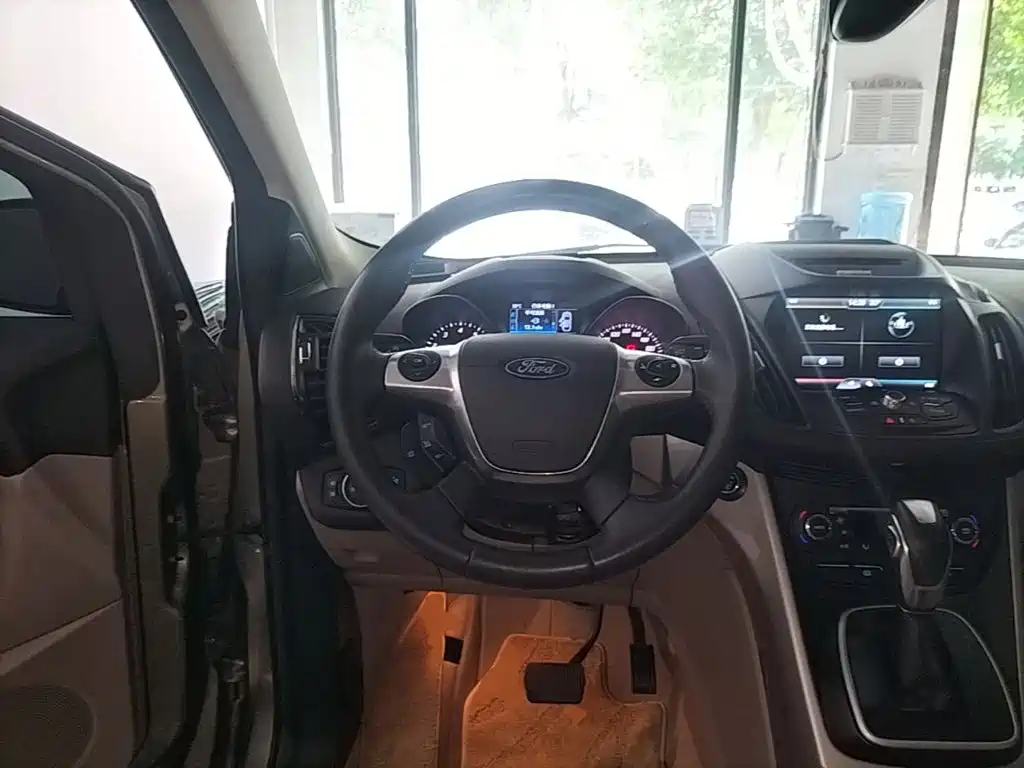 Фото 11 - Ford Kuga