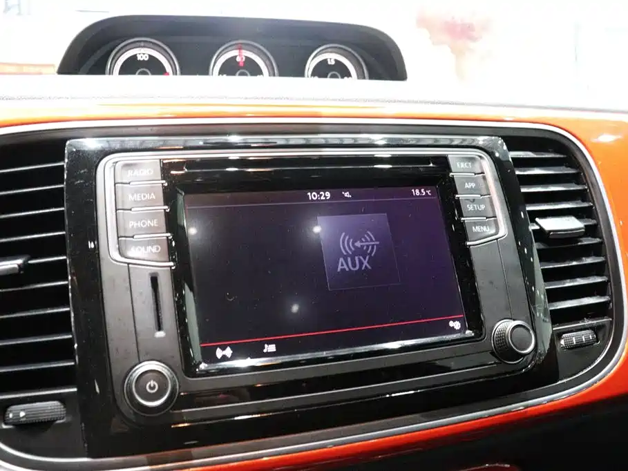Volkswagen Beetle 2018 180TSI Joy Orange Edition фото 13