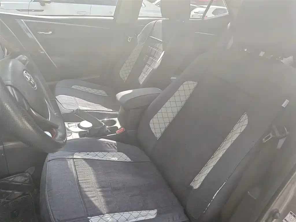 Toyota Corolla 2014 1.6L CVT GL-i фото 15
