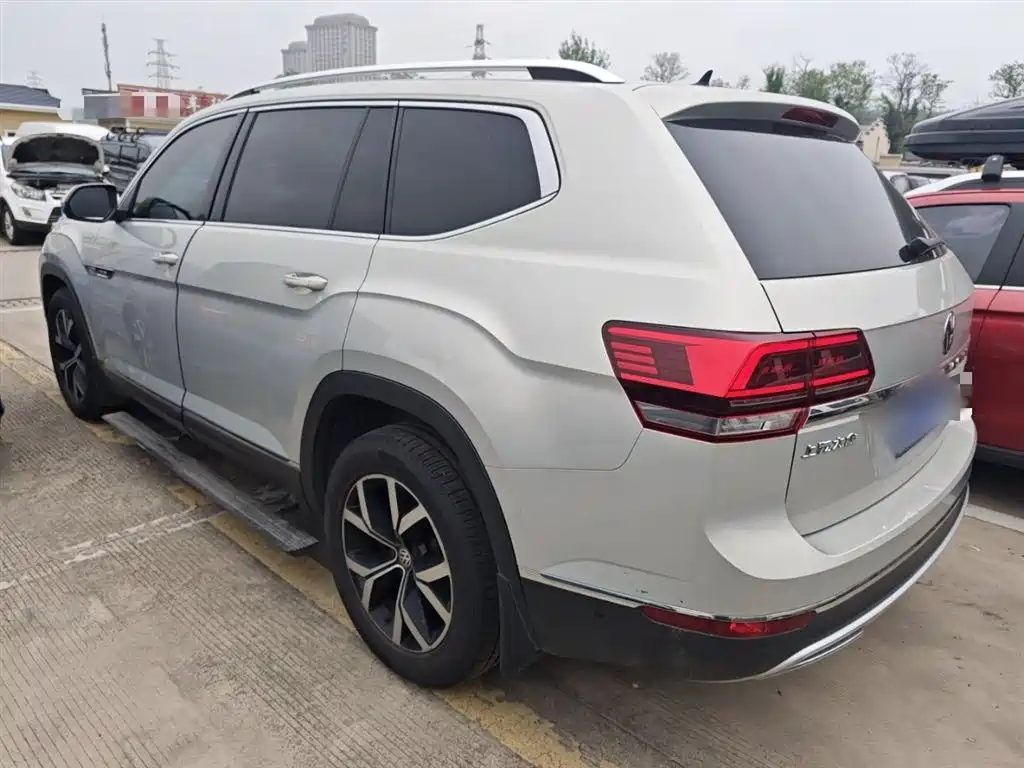 Volkswagen Teramont 2019 380TSI 4WD Luxury Edition China VI фото 5