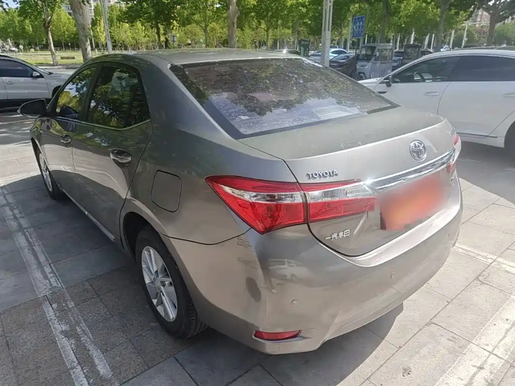 Toyota Corolla 2014 1.6L CVT GL-i фото 5