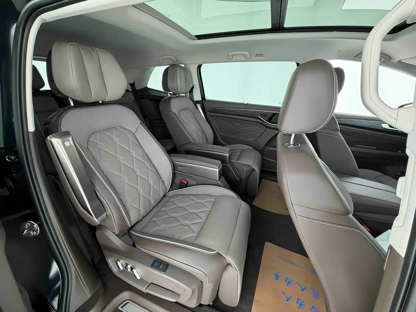 Volkswagen Viloran 2024 380TSI Executive Edition фото 10
