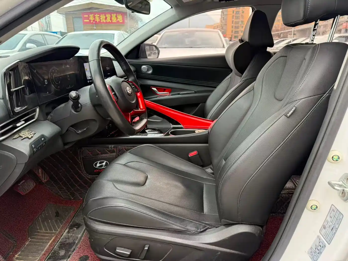 Hyundai Elantra 2021 1.5L CVT LUX Premium Edition фото 4