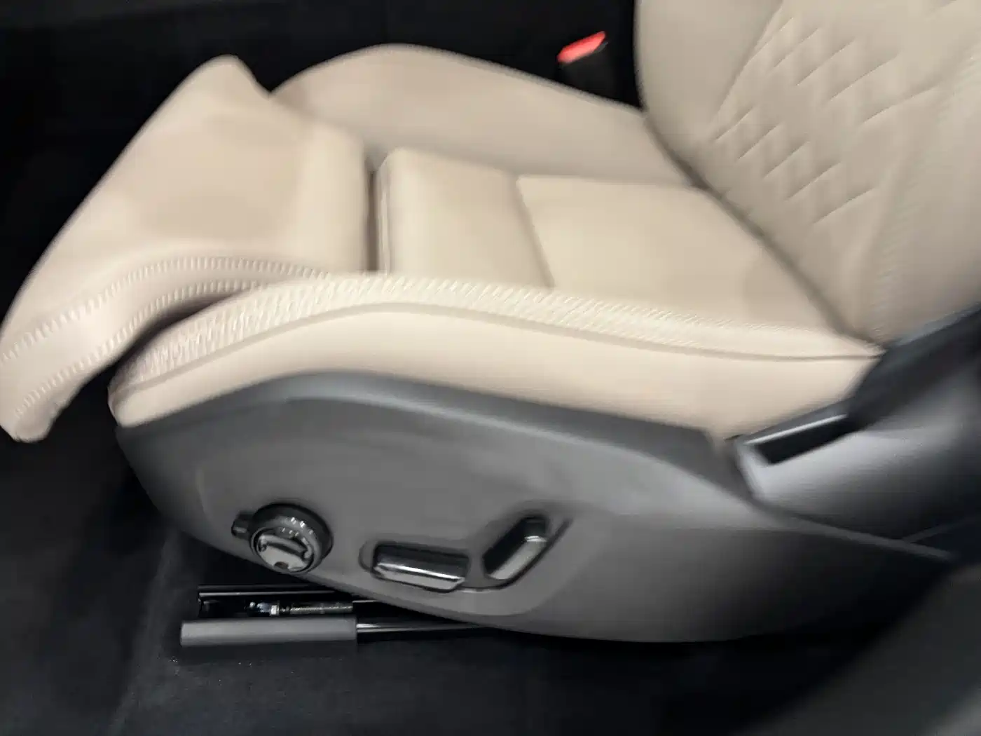 Volvo XC60 2025 2026 B5 AWD Zhiyuan Sport Edition