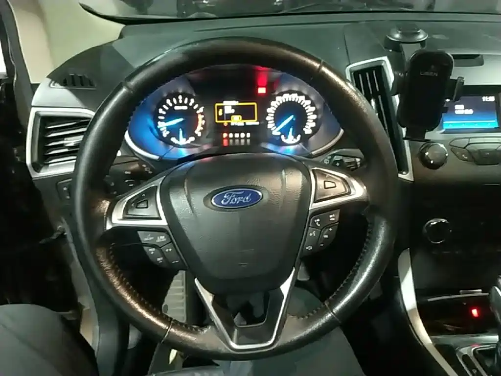Фото 3 - Ford Edge