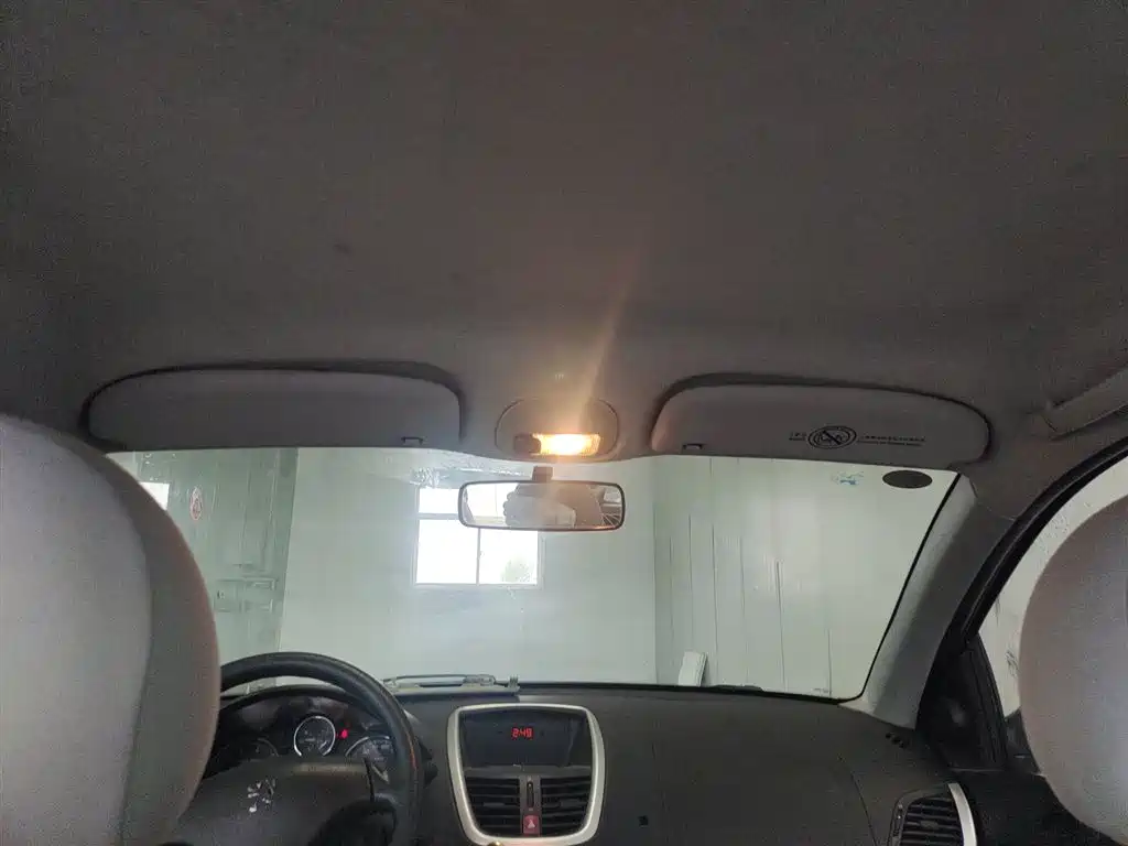 Peugeot 207 2011 Hatchback 1.4L Manual Joy Edition фото 18