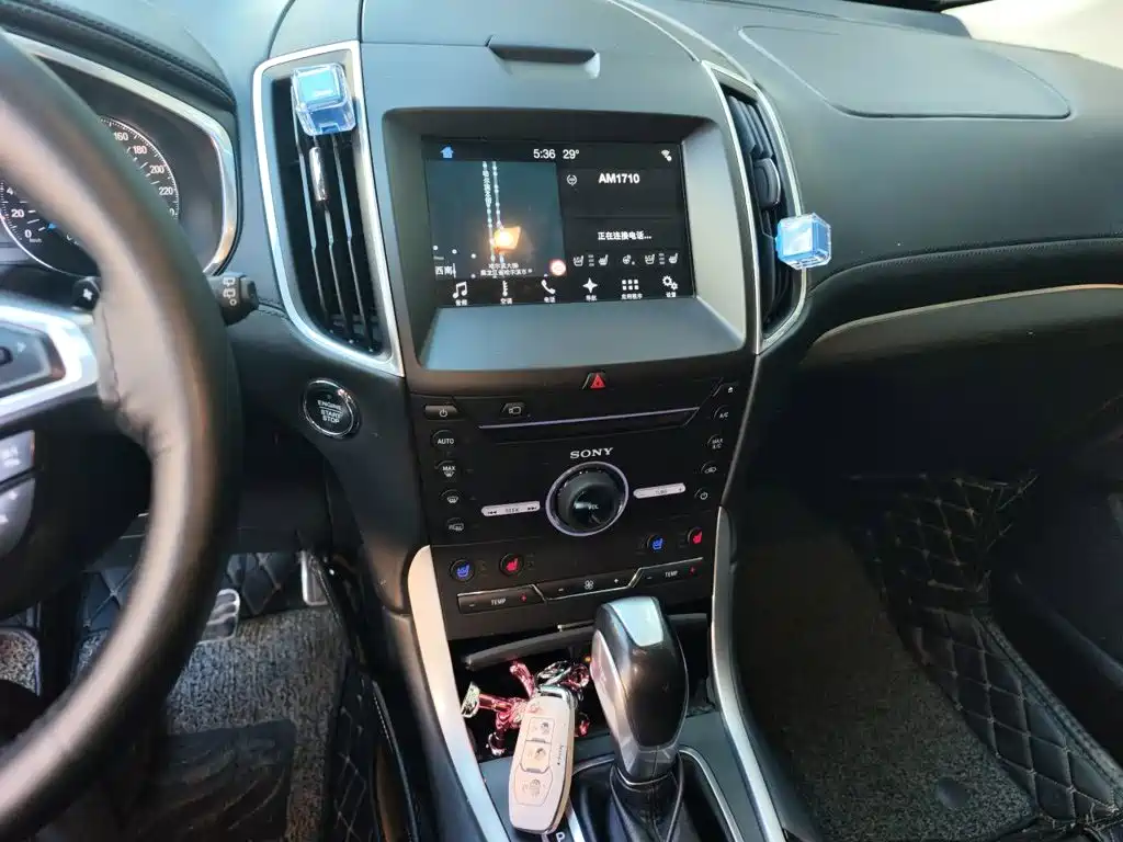 Фото 14 - Ford Edge